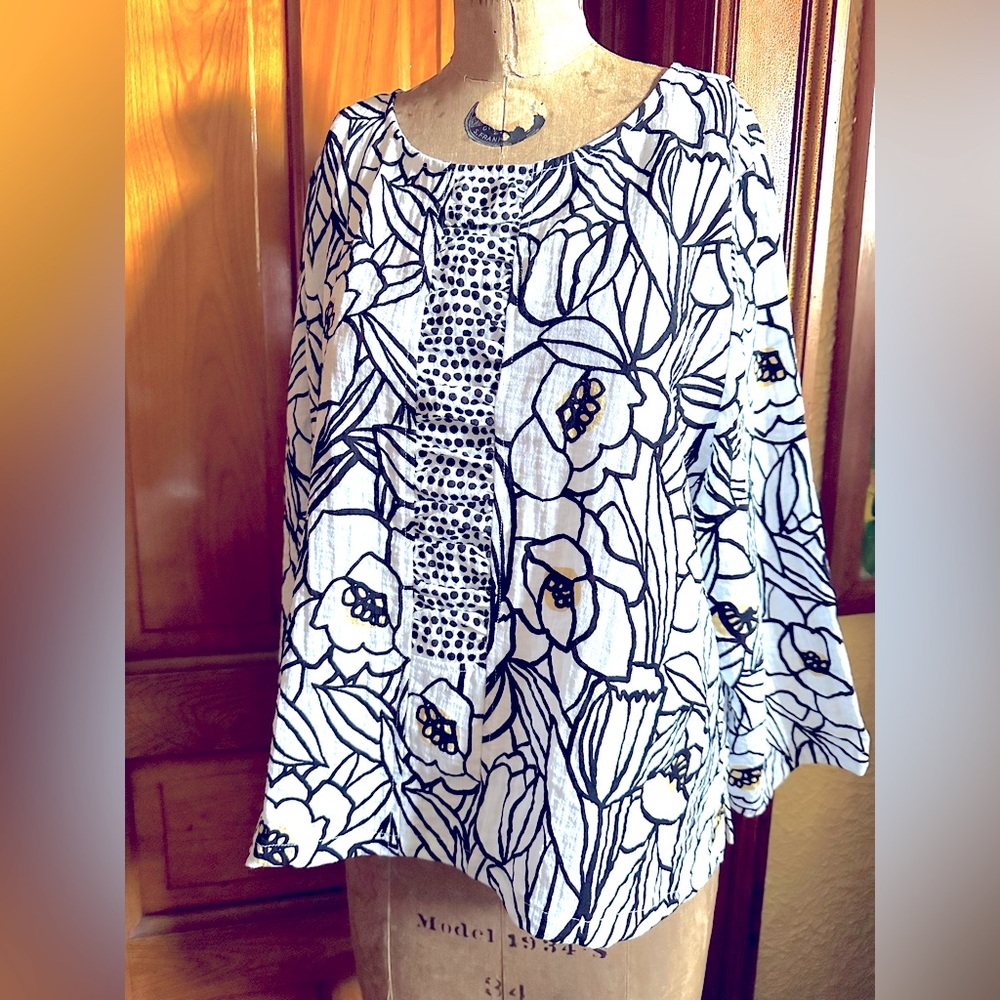 Habitat top, clothing to live in, easy to wear b w floral sz m well made fresh